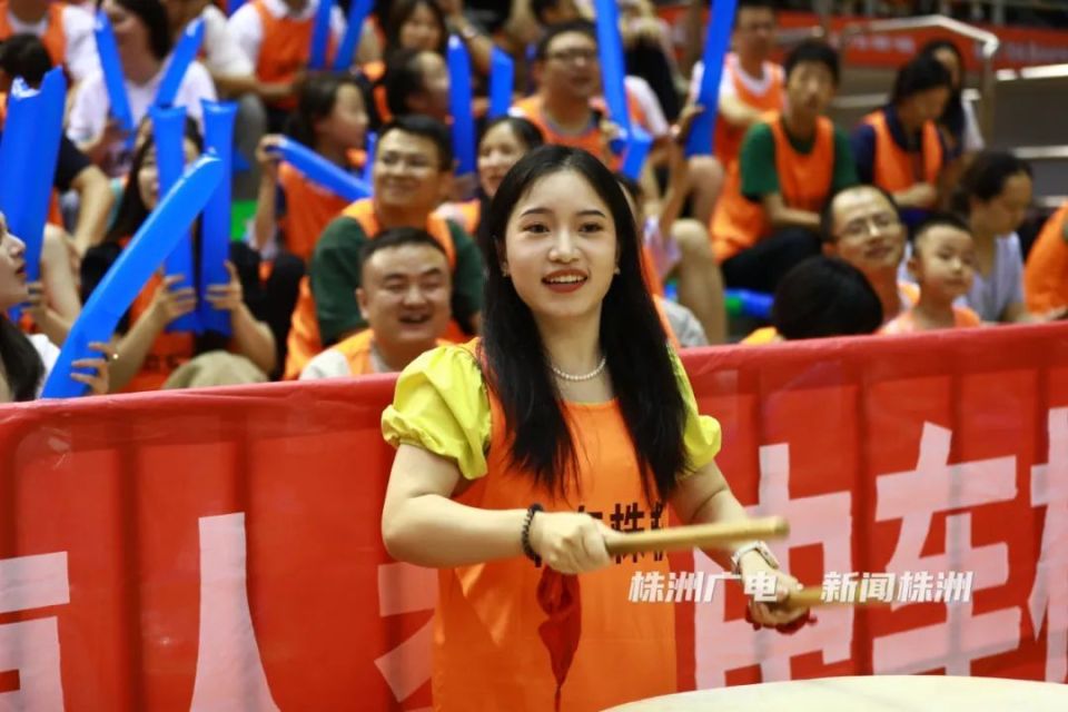爱游戏在线-大坂直美迎来三赛季出色发挥，TES观众热烈欢呼！